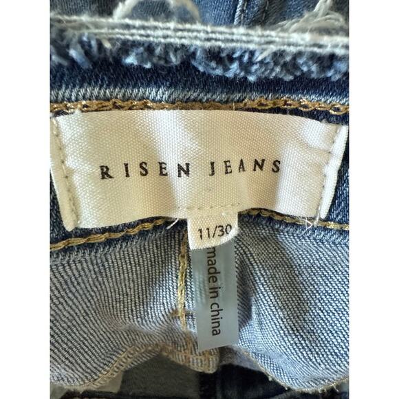 Risen Women’s High Rise Straight Leg Jeans Size 11/30 Frayed Hem Medium Wash - Picture 9 of 11